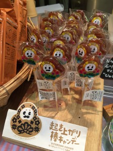 Komachiトラベル：近江町市場の老舗の飴屋「たなつや」さんの”起き上がり棒キャンデー”