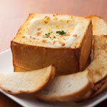 LITTLE CROWN Cafe【【乾杯ドリンク付き】一斤まるごとパングラタン or シェフおまかせパスタ♪ 牛メイン&前菜&デザートの満足コース 3,500円】