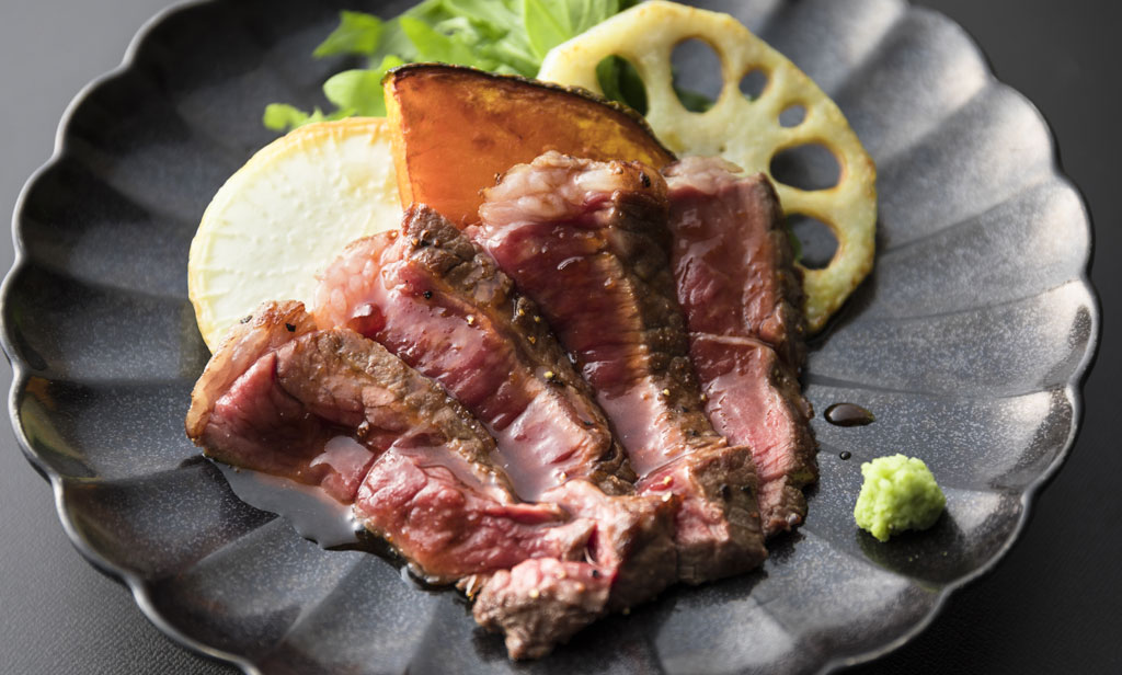 あがの姫牛を堪能 話題の和食店で味わう特別な肉会席 一夜限りのスペシャルイベント 風花 佐藤食肉 Komachi あがの姫牛を使った肉寿司 ステーキ 肉茶漬け 全8品2時間飲み放題付きのフルコース Komachi Mall こまちモール
