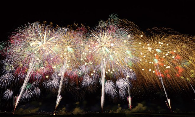 日本最大級の花火を特等席で Komachiスペシャルプラン 長岡花火 有料観覧席付きバスツアー Komachi Mall こまちモール
